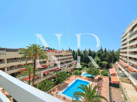 Penthouse in Marbella Centre in the Parque Marbella urbanisation with private pool for sale