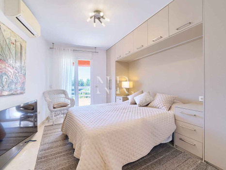 Penthouse for sale in central Marbella, in the Parque Marbella residential complex, with a private swimming pool