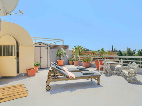 Penthouse for sale in central Marbella, in the Parque Marbella residential complex, with a private swimming pool