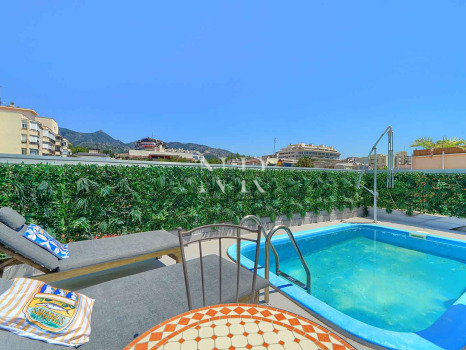 Penthouse for sale in central Marbella, in the Parque Marbella residential complex, with a private swimming pool