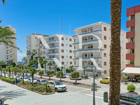 Penthouse in Marbella Centre in the Parque Marbella urbanisation with private pool for sale