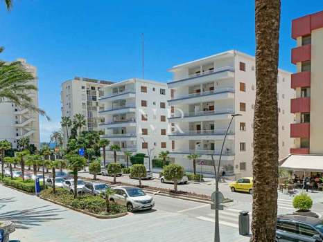 Penthouse for sale in central Marbella, in the Parque Marbella residential complex, with a private swimming pool