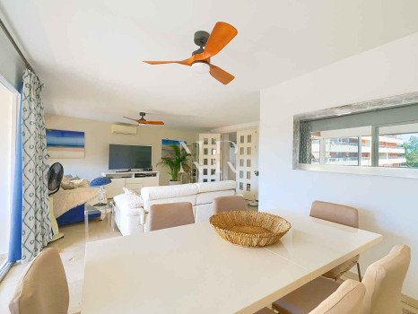 Penthouse for sale in central Marbella, in the Parque Marbella residential complex, with a private swimming pool