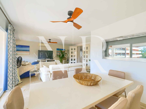 Penthouse in Marbella Centre in the Parque Marbella urbanisation with private pool for sale
