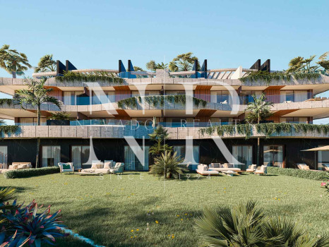 Apartamento en Elviria con amplio jardín y terrazas en venta