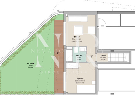 Apartamento en Elviria con amplio jardín y terrazas en venta