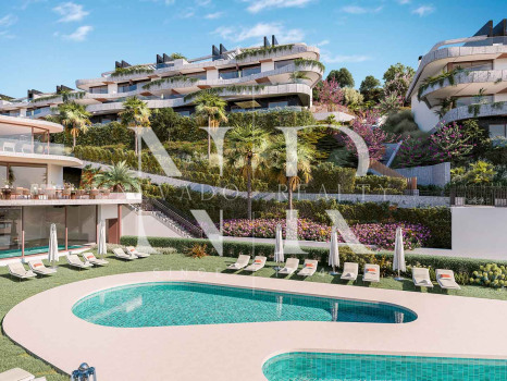 Ático en Elviria con solárium y piscina privada en venta