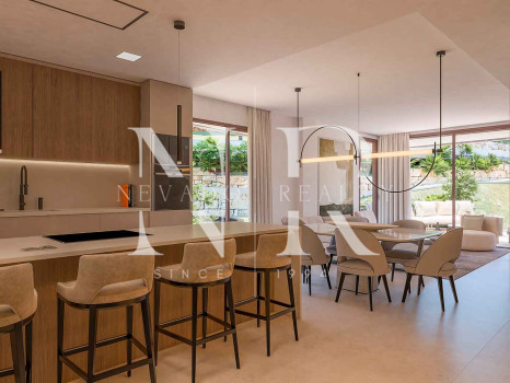 Ático en Elviria con solárium y piscina privada en venta