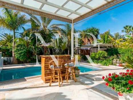 Villa en Urbanización Casablanca junto a la playa en venta