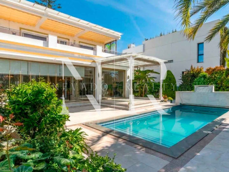 Villa en Urbanización Casablanca junto a la playa en venta