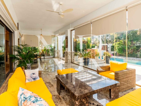 Villa en Urbanización Casablanca junto a la playa en venta