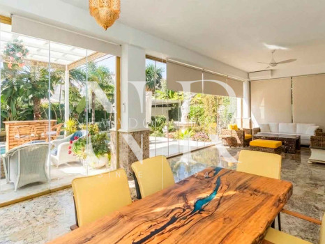 Villa en Urbanización Casablanca junto a la playa en venta