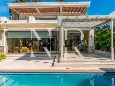 Villa en Urbanización Casablanca junto a la playa en venta