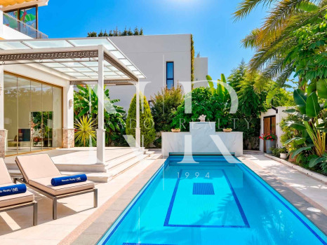 Villa en Urbanización Casablanca junto a la playa en venta