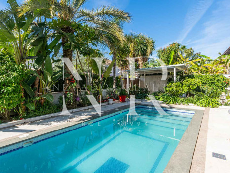 Villa en Urbanización Casablanca junto a la playa en venta
