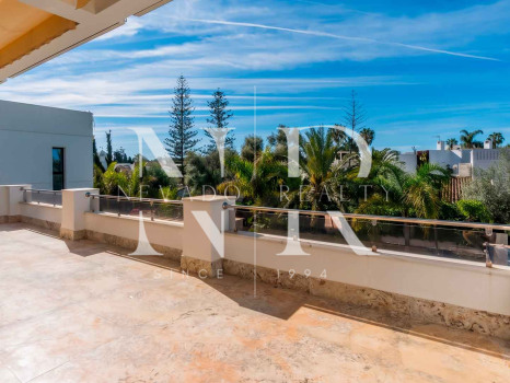 Villa en Urbanización Casablanca junto a la playa en venta