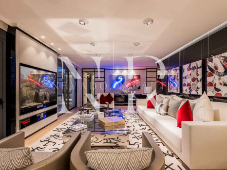 Penthouse in Puerto Banús with panoramic sea views for sale