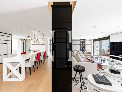 Penthouse in Puerto Banús with panoramic sea views for sale
