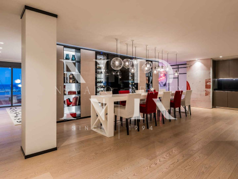 Penthouse in Puerto Banús with panoramic sea views for sale