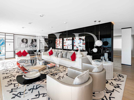 Penthouse in Puerto Banús with panoramic sea views for sale