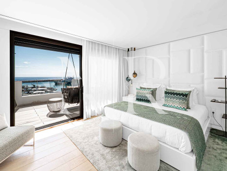 Penthouse in Puerto Banús with panoramic sea views for sale