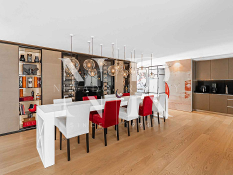 Penthouse in Puerto Banús with panoramic sea views for sale