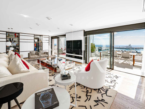 Penthouse in Puerto Banús with panoramic sea views for sale