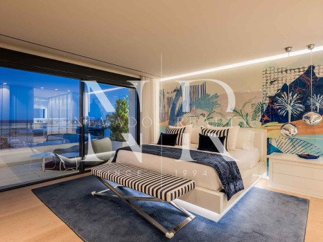 Penthouse in Puerto Banús with panoramic sea views for sale