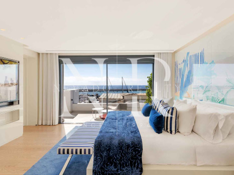 Penthouse in Puerto Banús with panoramic sea views for sale