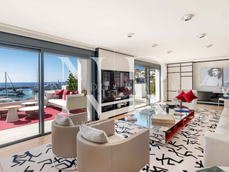 Penthouse in Puerto Banús with panoramic sea views for sale