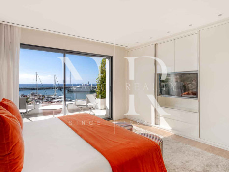 Penthouse in Puerto Banús with panoramic sea views for sale