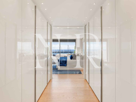 Penthouse in Puerto Banús with panoramic sea views for sale