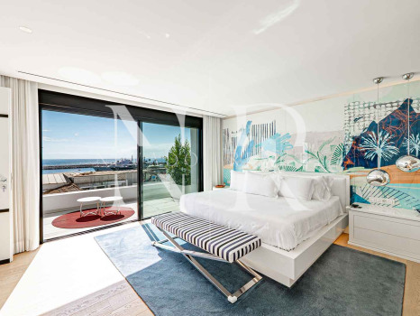 Penthouse in Puerto Banús with panoramic sea views for sale