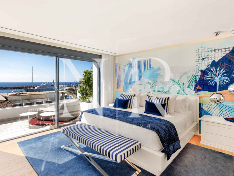 Penthouse in Puerto Banús with panoramic sea views for sale