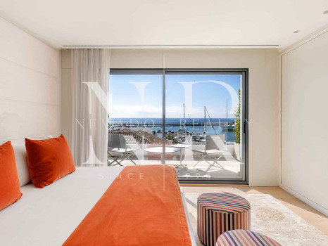Penthouse in Puerto Banús with panoramic sea views for sale