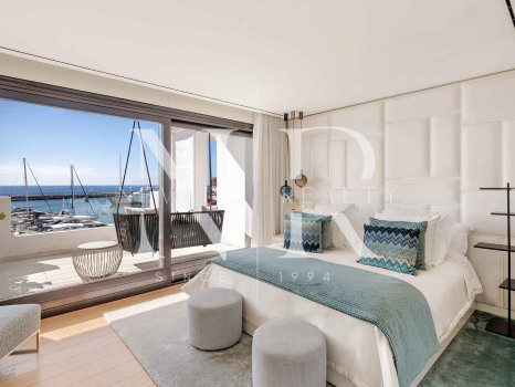 Penthouse in Puerto Banús with panoramic sea views for sale