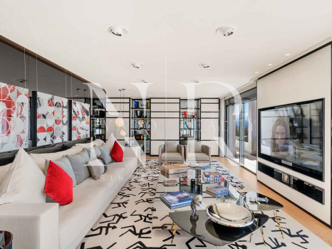 Penthouse in Puerto Banús with panoramic sea views for sale