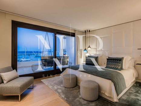 Penthouse in Puerto Banús with panoramic sea views for sale