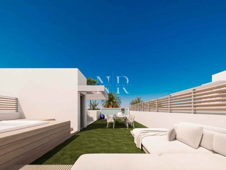 Adosada en San Pedro en lado playa en venta