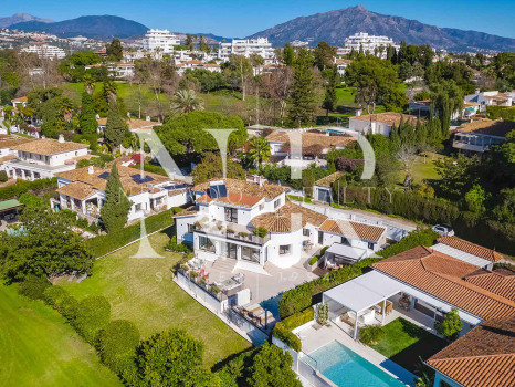 Villa à Guadalmina en première ligne de golf à vendre