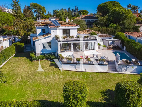 Villa à Guadalmina en première ligne de golf à vendre