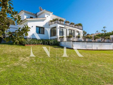 Villa à Guadalmina en première ligne de golf à vendre