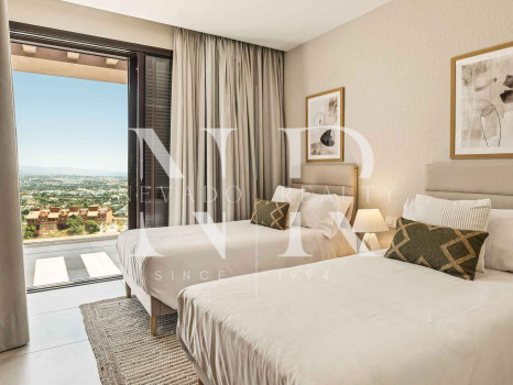 Townhouse in Benahavís with panoramic sea views for sale