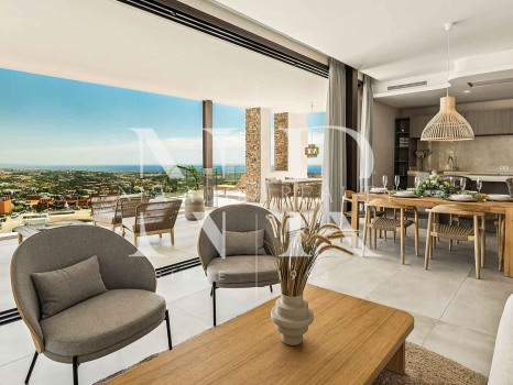 Townhouse in Benahavís with panoramic sea views for sale