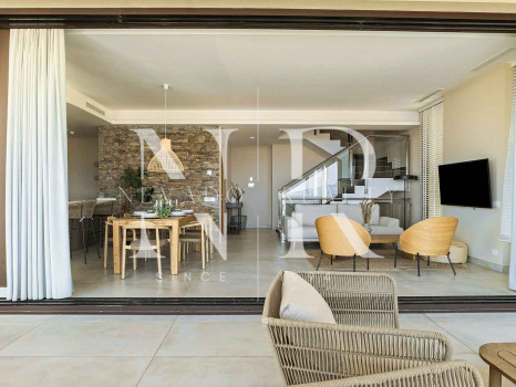 Townhouse in Benahavís with panoramic sea views for sale