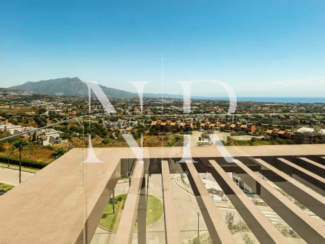 Townhouse in Benahavís with panoramic sea views for sale