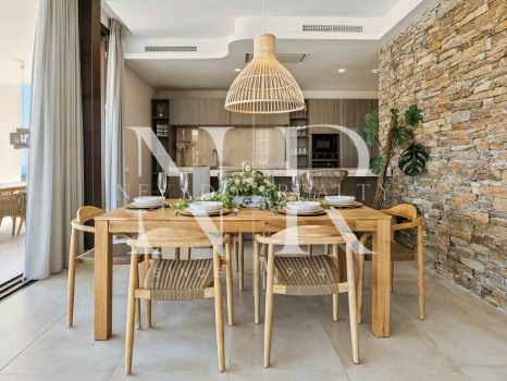 Townhouse in Benahavís with panoramic sea views for sale