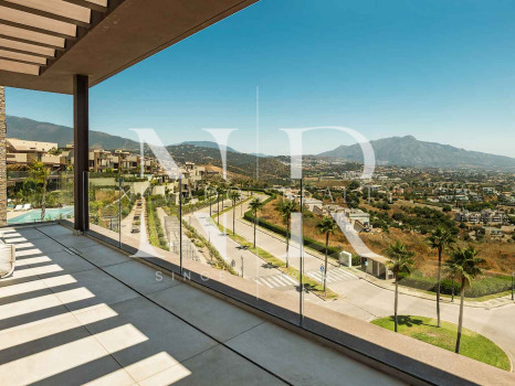Townhouse in Benahavís with panoramic sea views for sale
