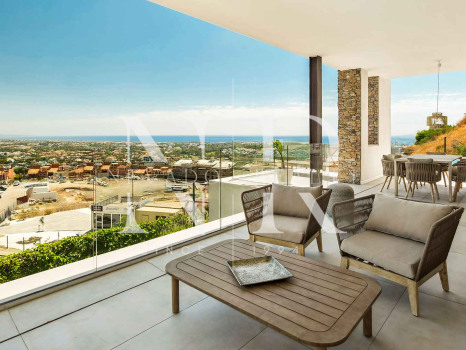 Townhouse in Benahavís with panoramic sea views for sale