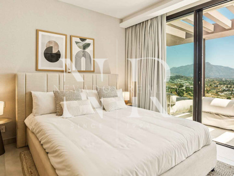 Townhouse in Benahavís with panoramic sea views for sale